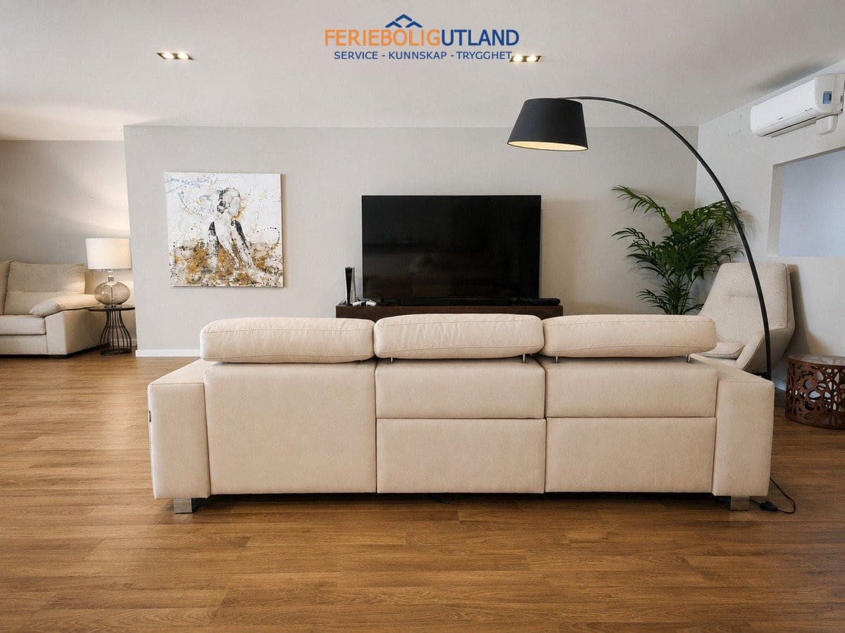 Chalet de 5 habitaciones en Santa Pola en venta con piscina garaje - 1.190.000 € (Ref: 10001071)