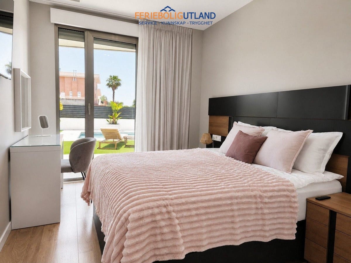 Chalet de 5 habitaciones en Santa Pola en venta con piscina garaje - 1.190.000 € (Ref: 10001071)