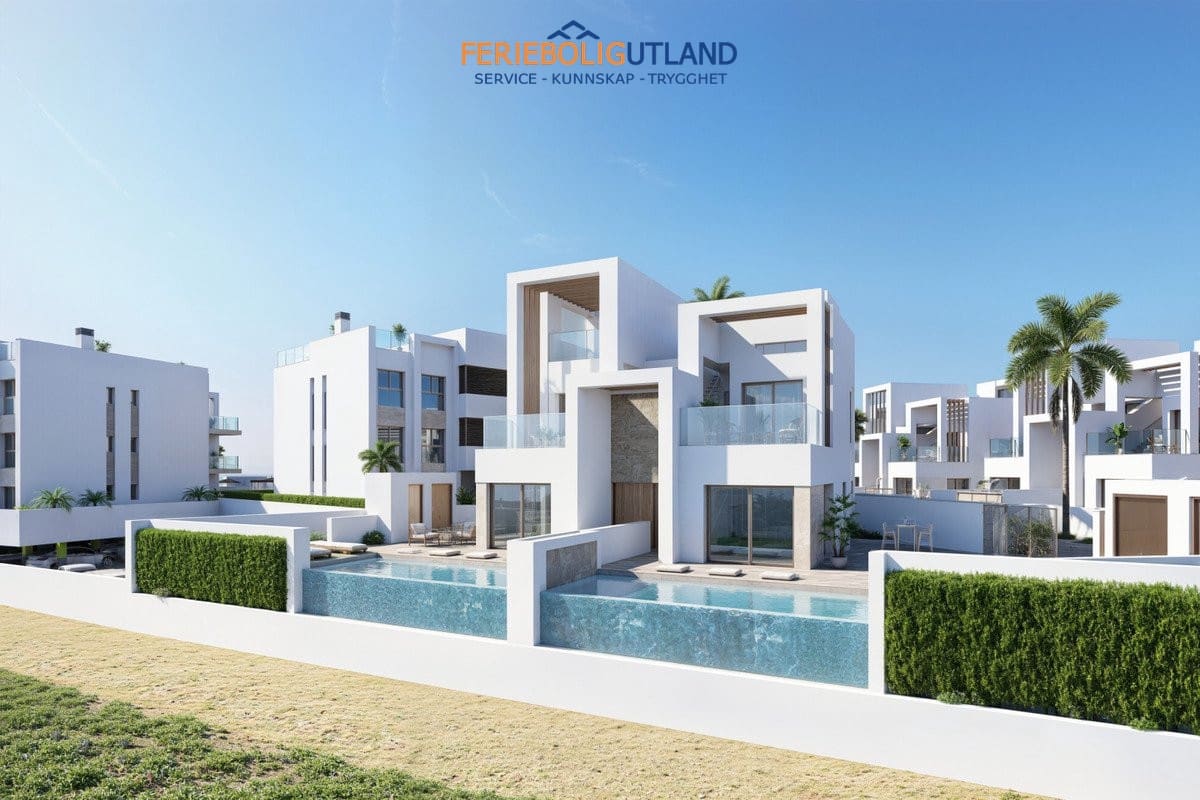 3 soveværelse Byhus til salg i Los Alcazares med swimmingpool garage - € 469.000 (Ref: 10001076)