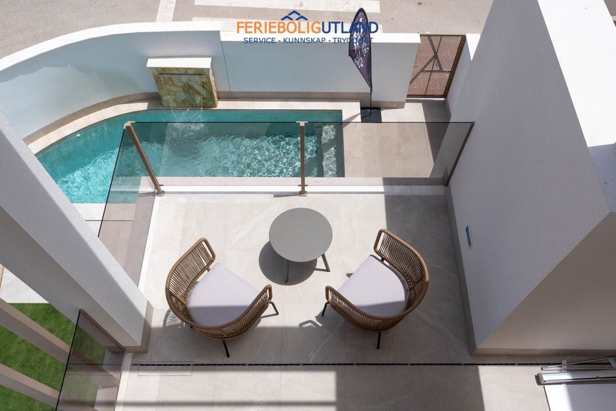 3 soveværelse Byhus til salg i Los Alcazares med swimmingpool garage - € 469.000 (Ref: 10001076)