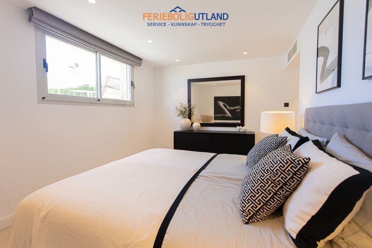Chalet de 5 habitaciones en Fuengirola en venta con piscina - 1.890.000 € (Ref: 10001078)