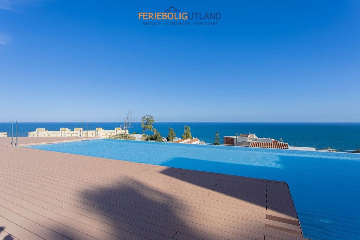 Chalet de 5 habitaciones en Fuengirola en venta con piscina - 1.890.000 € (Ref: 10001078)