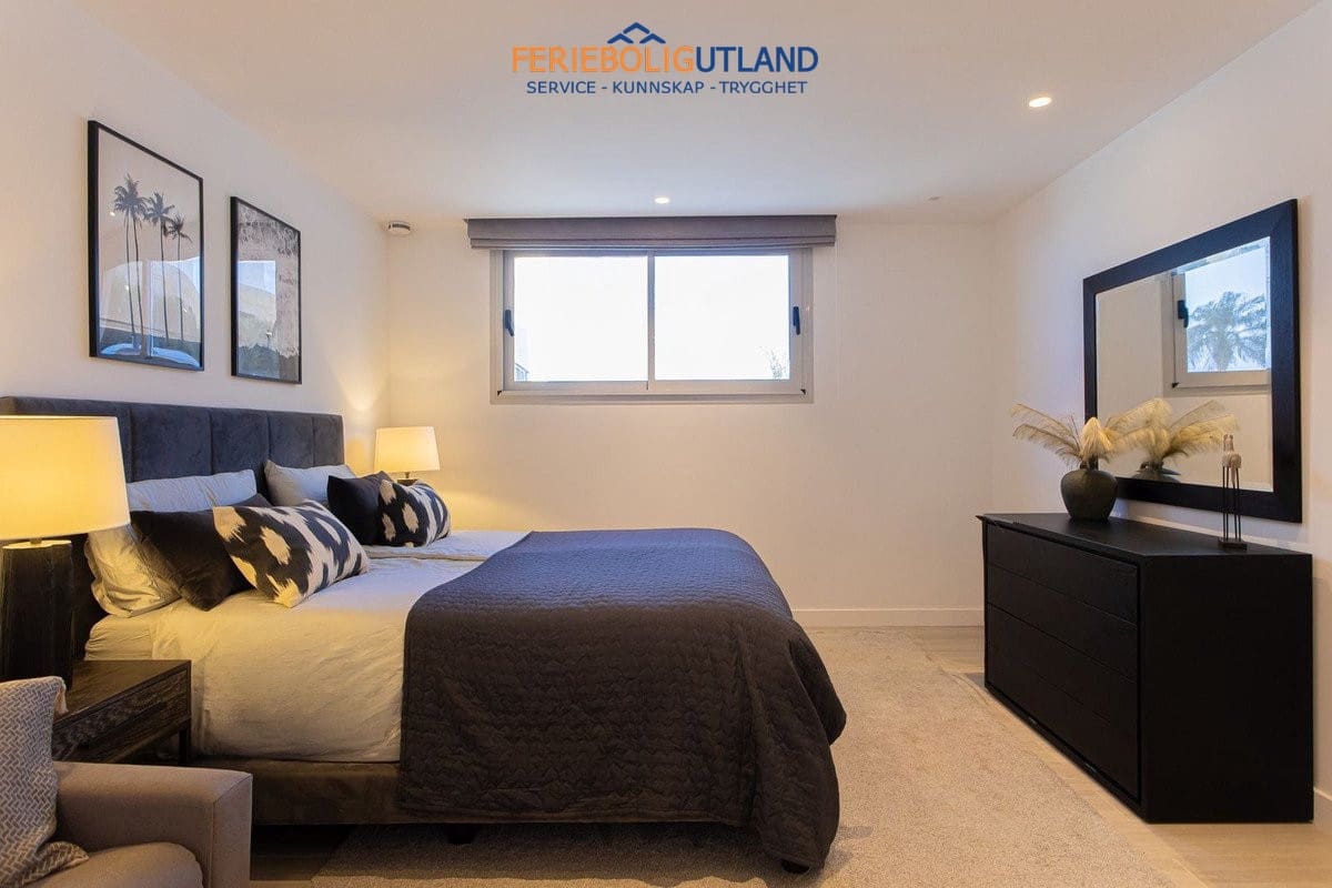 Chalet de 5 habitaciones en Fuengirola en venta con piscina - 1.890.000 € (Ref: 10001078)