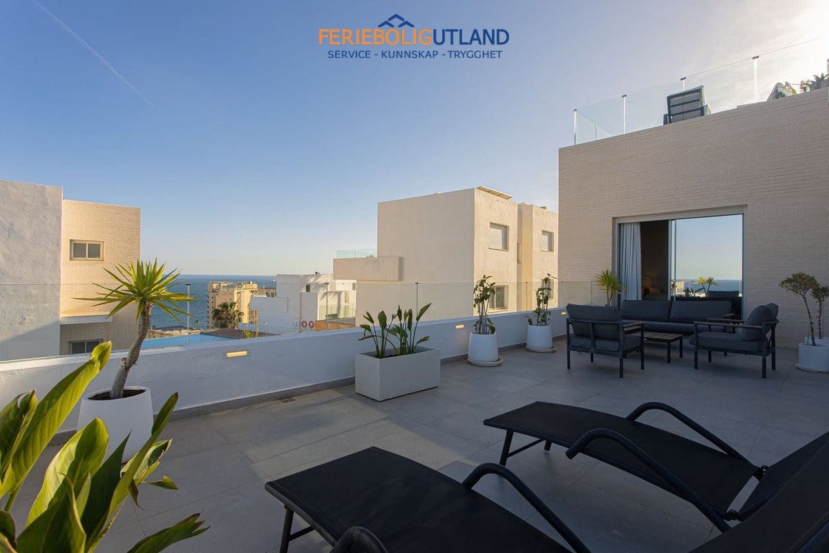Chalet de 5 habitaciones en Fuengirola en venta con piscina - 1.890.000 € (Ref: 10001078)