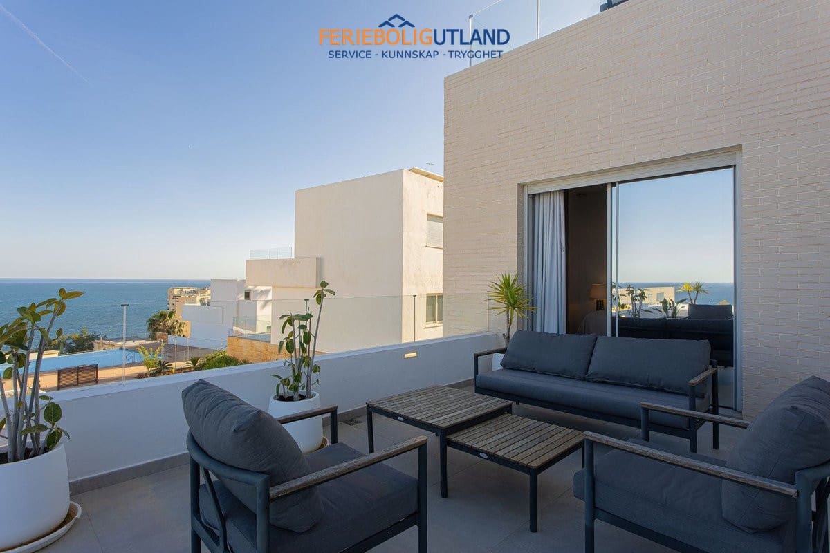 Chalet de 5 habitaciones en Fuengirola en venta con piscina - 1.890.000 € (Ref: 10001078)