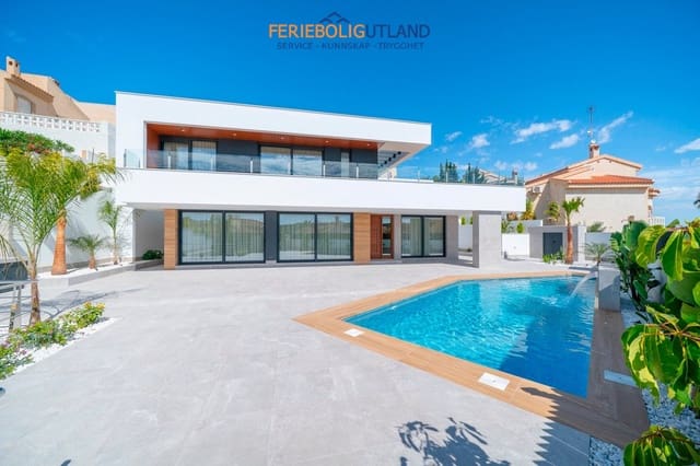 4 Zimmer Villa zu verkaufen in Ciudad Quesada, Rojales mit Pool Garage - 1.150.000 € (Ref: 10001081)