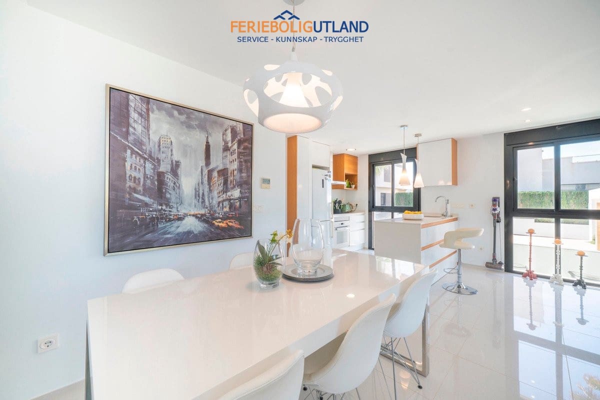 3 soverom Villa til salgs i Ciudad Quesada med svømmebasseng garasje - € 399 000 (Ref: 10001082)