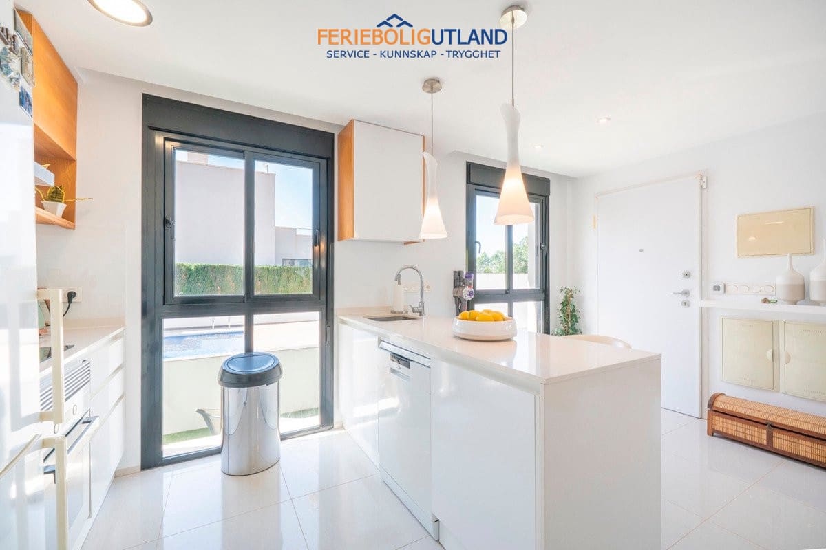 3 soverom Villa til salgs i Ciudad Quesada med svømmebasseng garasje - € 399 000 (Ref: 10001082)