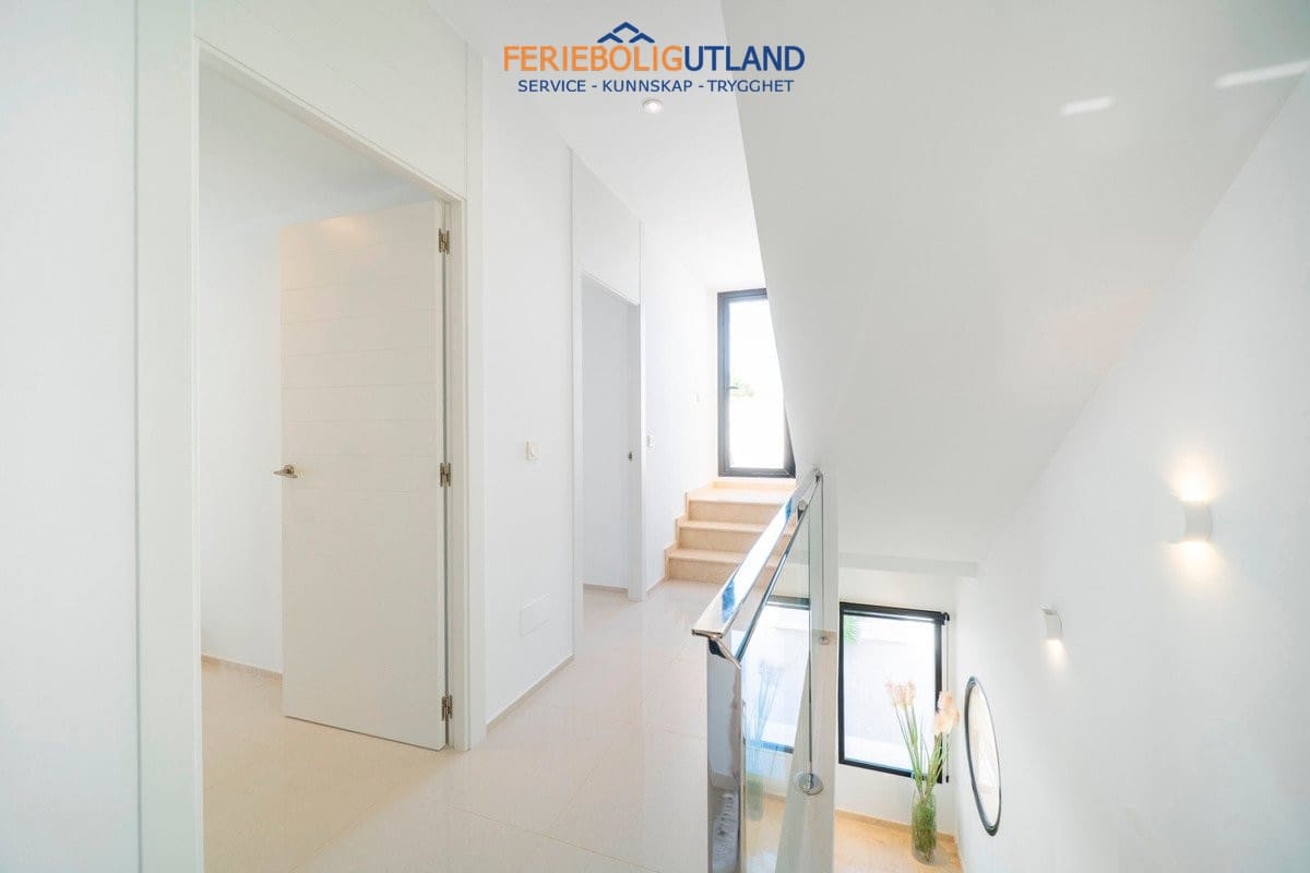3 soverom Villa til salgs i Ciudad Quesada med svømmebasseng garasje - € 399 000 (Ref: 10001082)