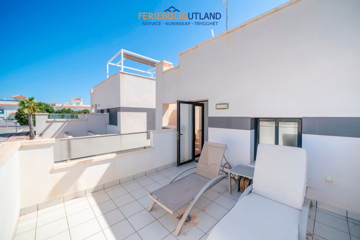 3 soverom Villa til salgs i Ciudad Quesada med svømmebasseng garasje - € 399 000 (Ref: 10001082)