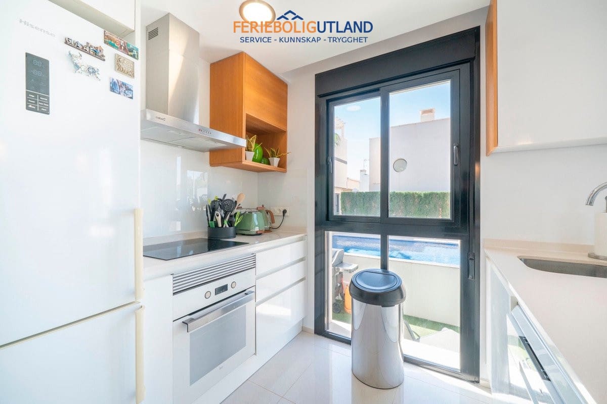 3 soverom Villa til salgs i Ciudad Quesada med svømmebasseng garasje - € 399 000 (Ref: 10001082)