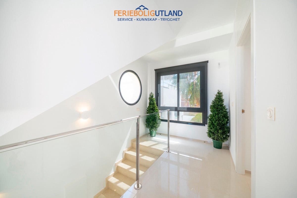3 soverom Villa til salgs i Ciudad Quesada med svømmebasseng garasje - € 399 000 (Ref: 10001082)