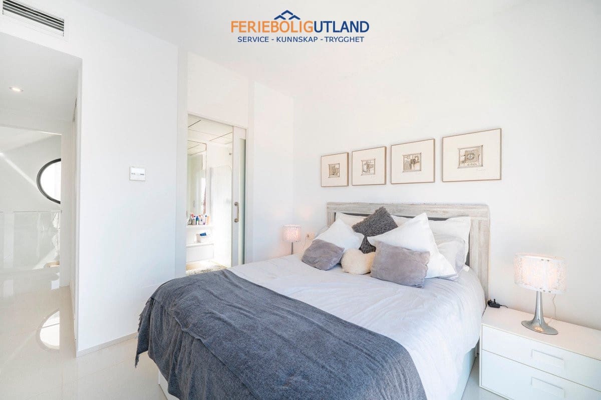3 soverom Villa til salgs i Ciudad Quesada med svømmebasseng garasje - € 399 000 (Ref: 10001082)