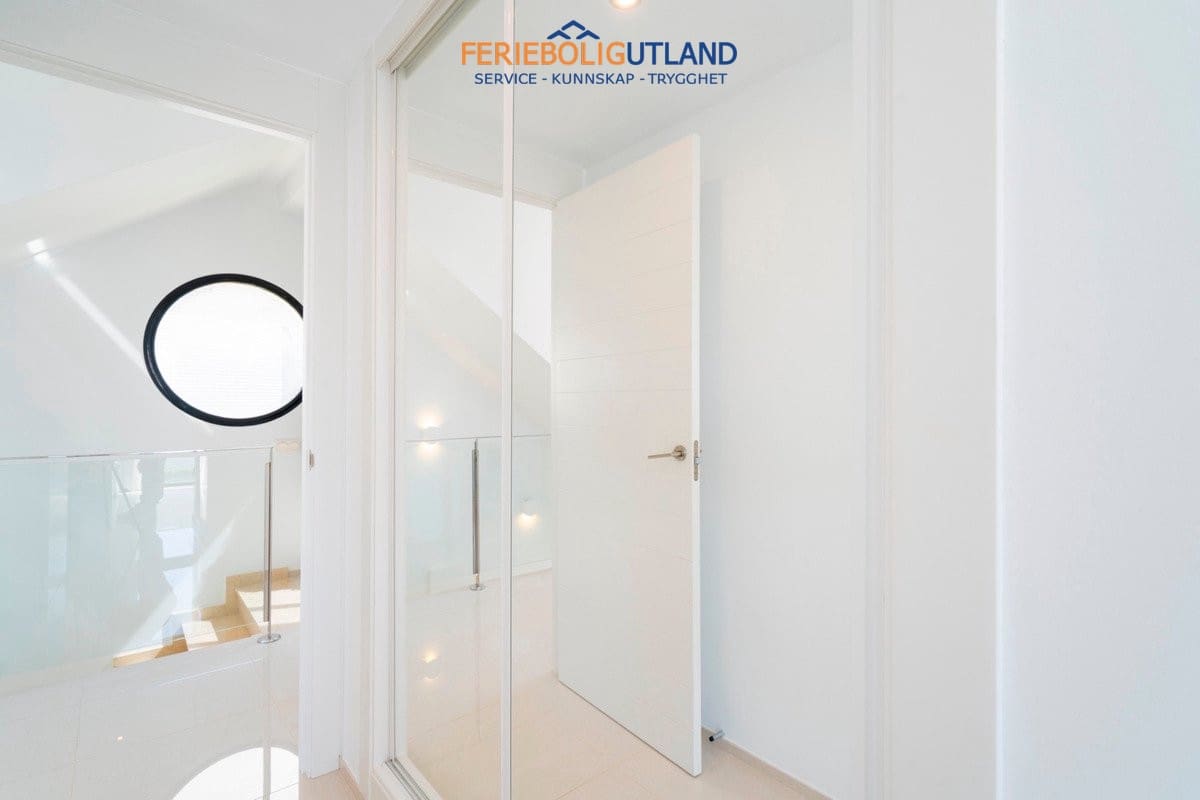 3 soverom Villa til salgs i Ciudad Quesada med svømmebasseng garasje - € 399 000 (Ref: 10001082)