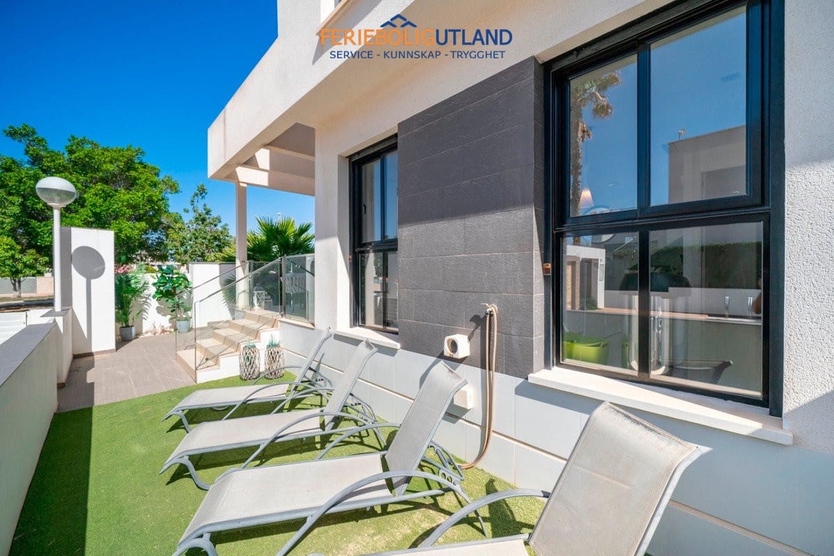 3 soverom Villa til salgs i Ciudad Quesada med svømmebasseng garasje - € 399 000 (Ref: 10001082)