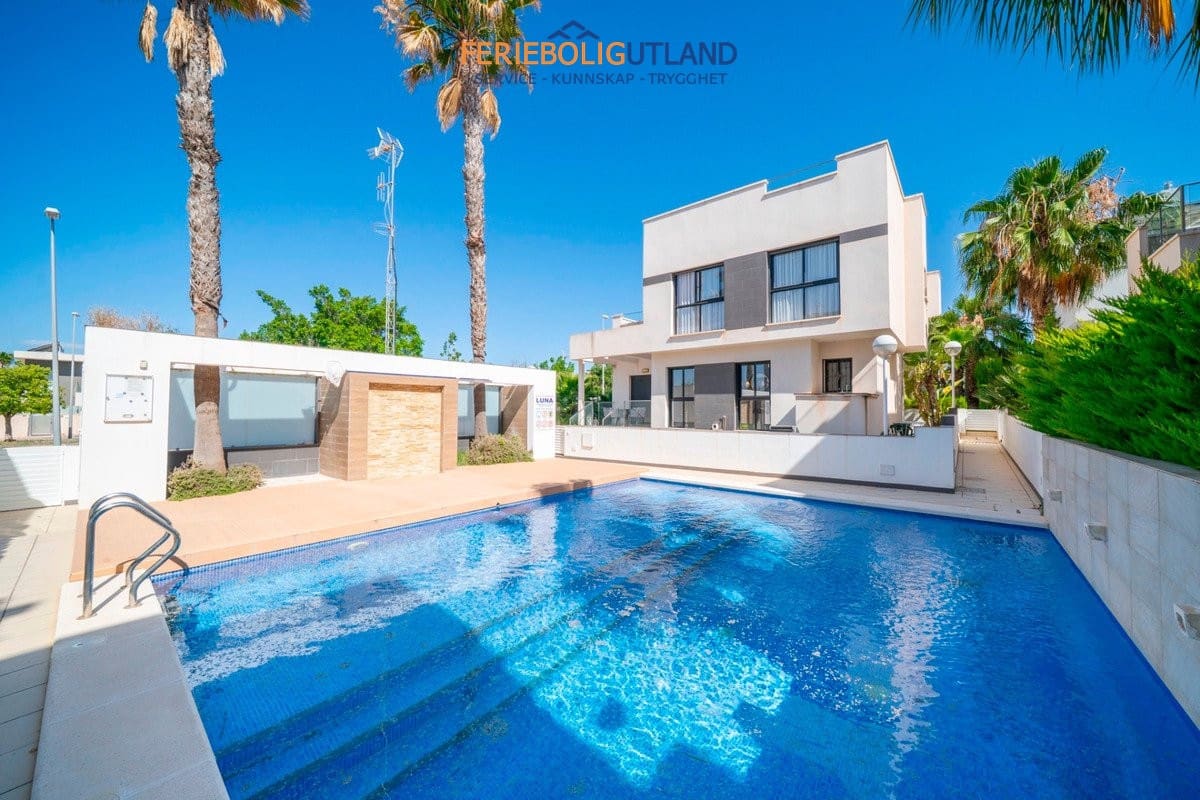 3 soverom Villa til salgs i Ciudad Quesada med svømmebasseng garasje - € 399 000 (Ref: 10001082)