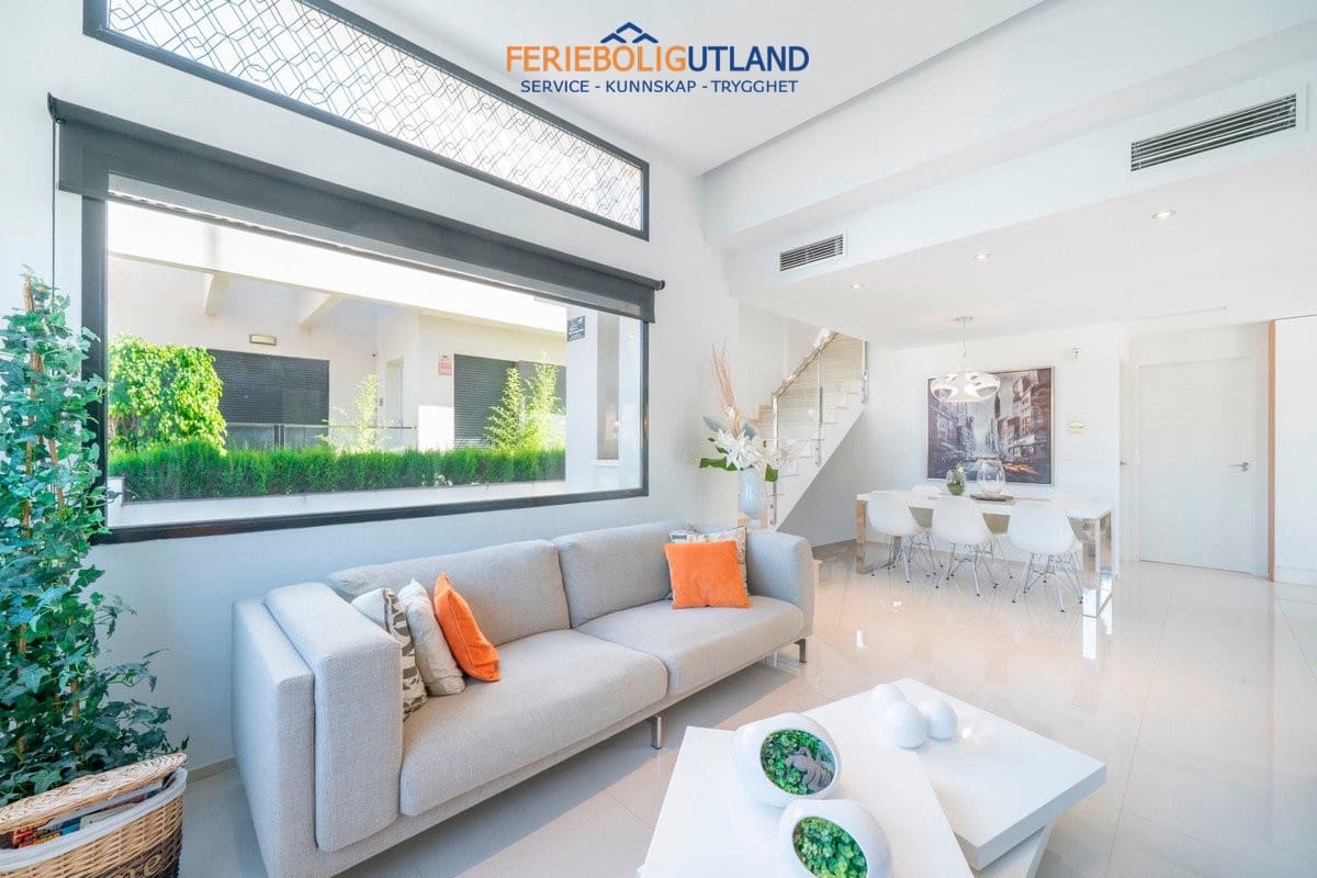 3 soverom Villa til salgs i Ciudad Quesada med svømmebasseng garasje - € 399 000 (Ref: 10001082)