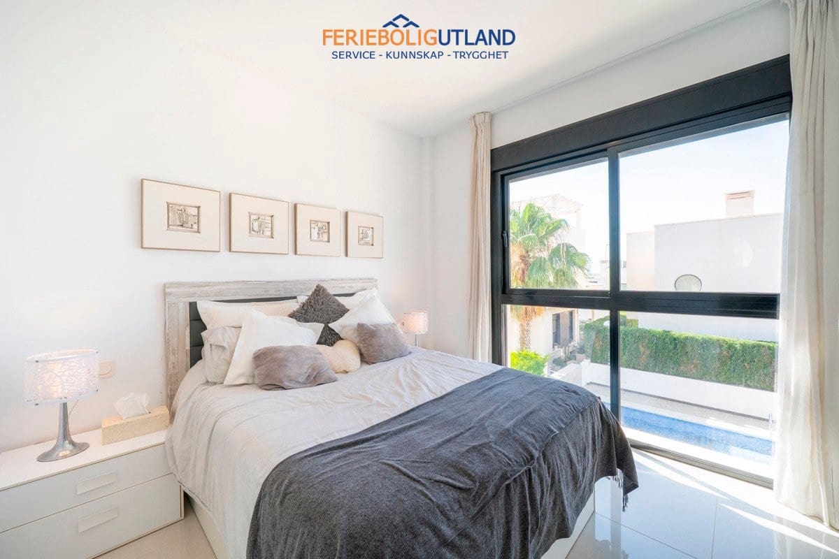 3 soverom Villa til salgs i Ciudad Quesada med svømmebasseng garasje - € 399 000 (Ref: 10001082)