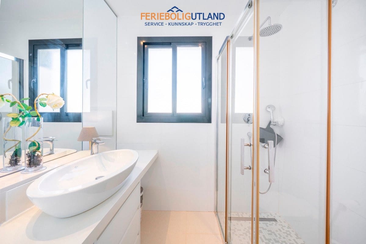 3 soverom Villa til salgs i Ciudad Quesada med svømmebasseng garasje - € 399 000 (Ref: 10001082)