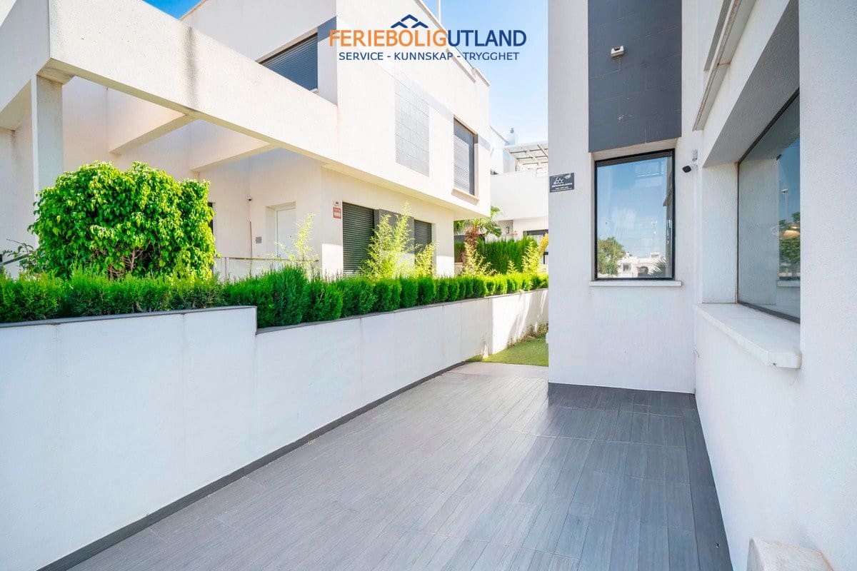 3 soverom Villa til salgs i Ciudad Quesada med svømmebasseng garasje - € 399 000 (Ref: 10001082)