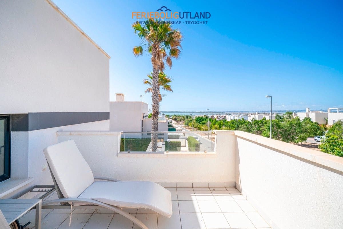 3 soverom Villa til salgs i Ciudad Quesada med svømmebasseng garasje - € 399 000 (Ref: 10001082)