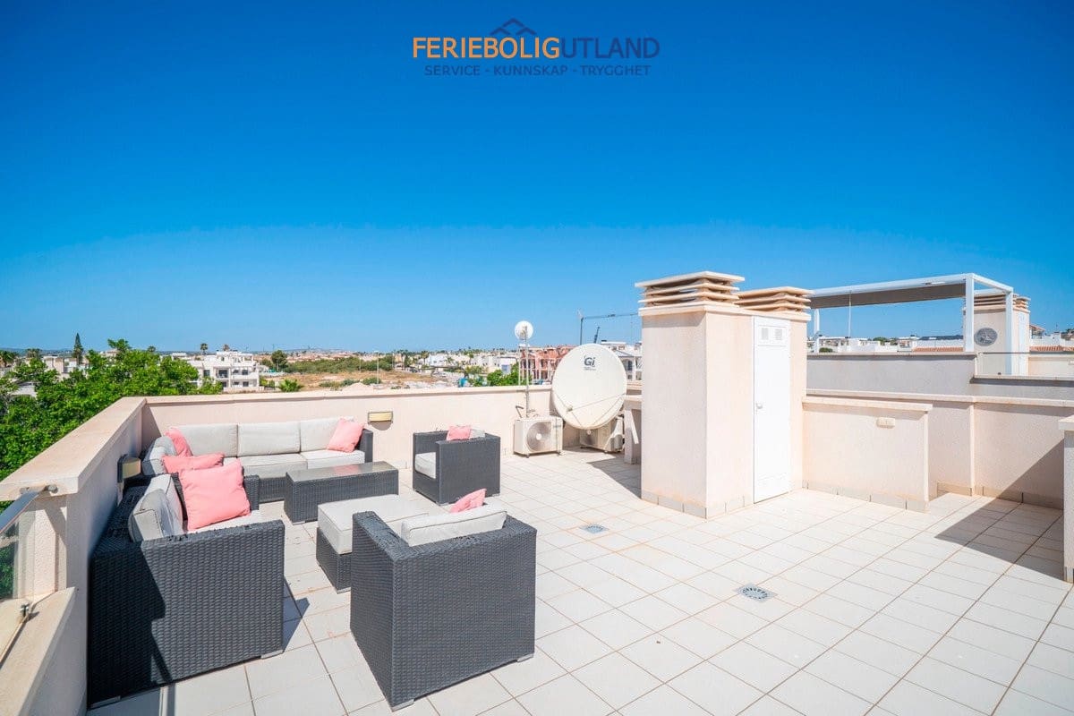 3 soverom Villa til salgs i Ciudad Quesada med svømmebasseng garasje - € 399 000 (Ref: 10001082)