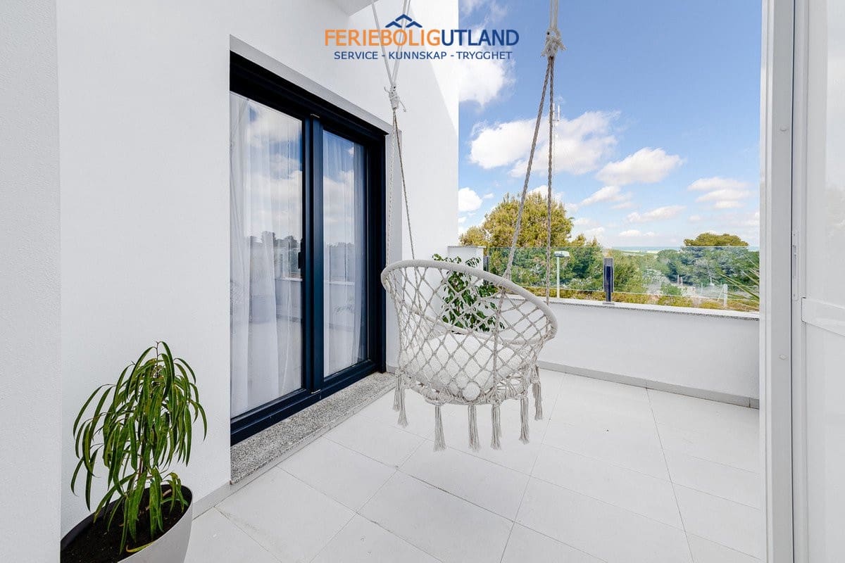 3 soverom Hus til salgs i Villamartin med svømmebasseng garasje - € 325 000 (Ref: 10001085)
