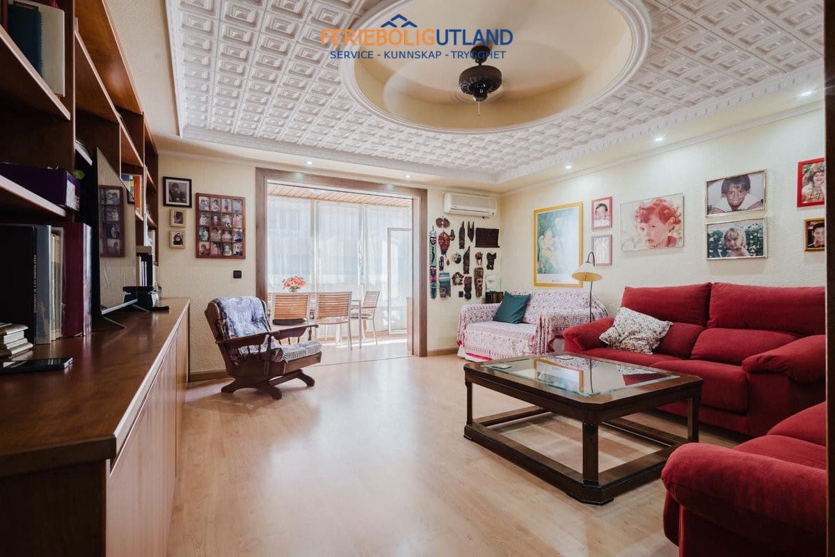 3 makuuhuone Huoneisto myytävänä paikassa Torrevieja mukana uima-altaan - 239 000 € (Ref: 10001086)