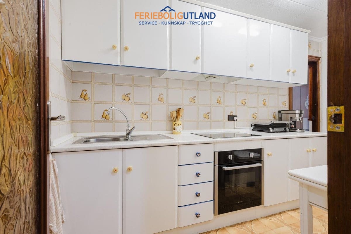 3 makuuhuone Huoneisto myytävänä paikassa Torrevieja mukana uima-altaan - 239 000 € (Ref: 10001086)