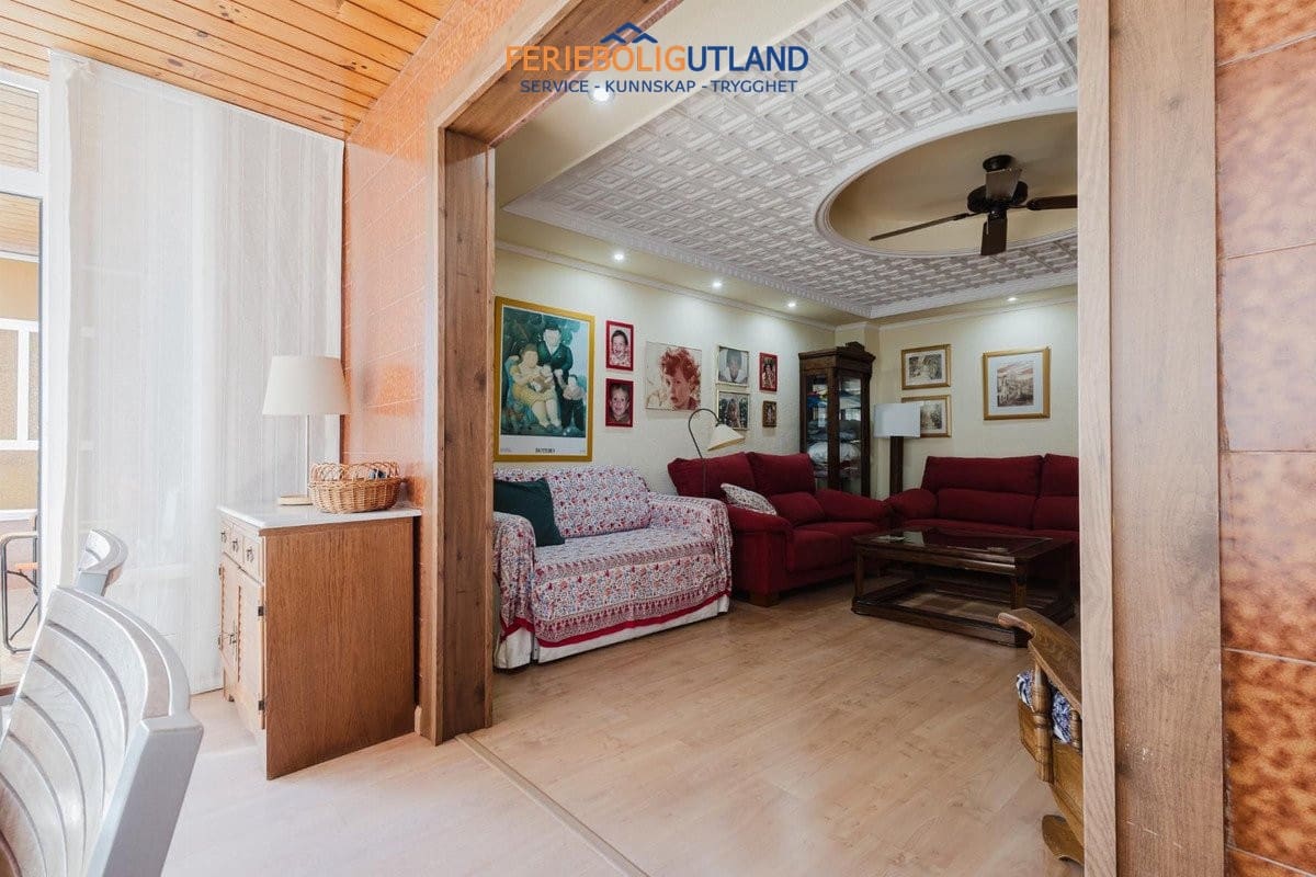 3 makuuhuone Huoneisto myytävänä paikassa Torrevieja mukana uima-altaan - 239 000 € (Ref: 10001086)