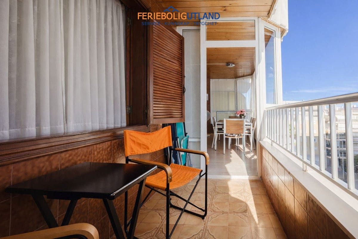 3 makuuhuone Huoneisto myytävänä paikassa Torrevieja mukana uima-altaan - 239 000 € (Ref: 10001086)