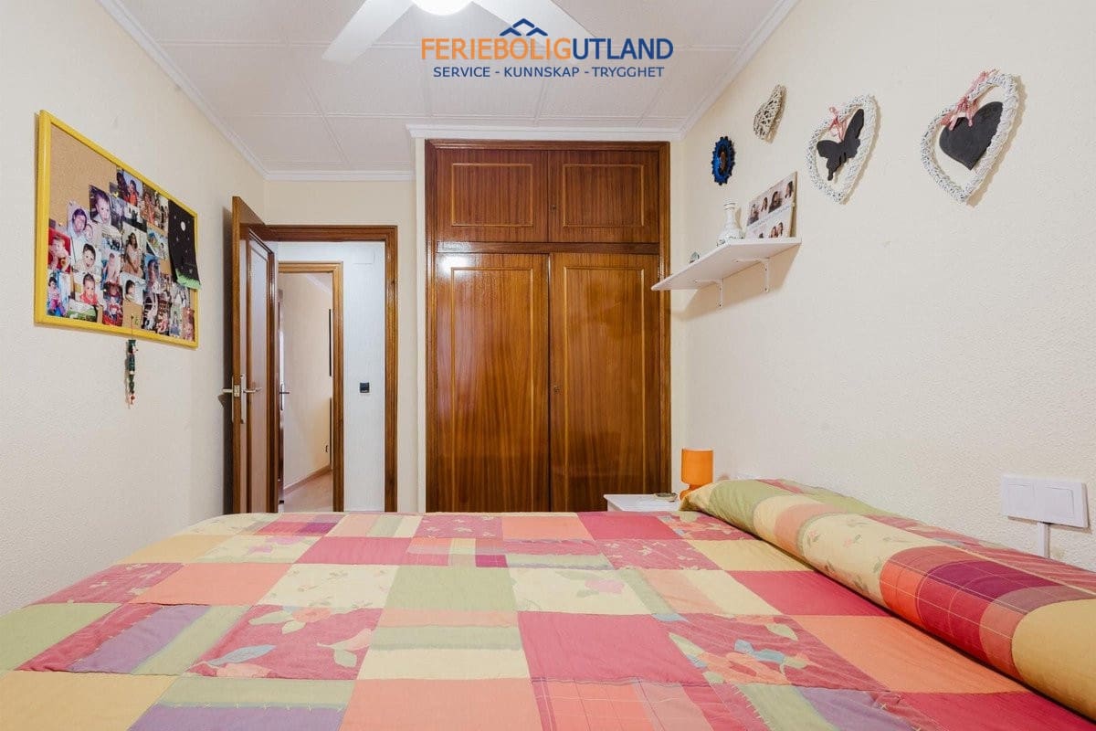 3 makuuhuone Huoneisto myytävänä paikassa Torrevieja mukana uima-altaan - 239 000 € (Ref: 10001086)