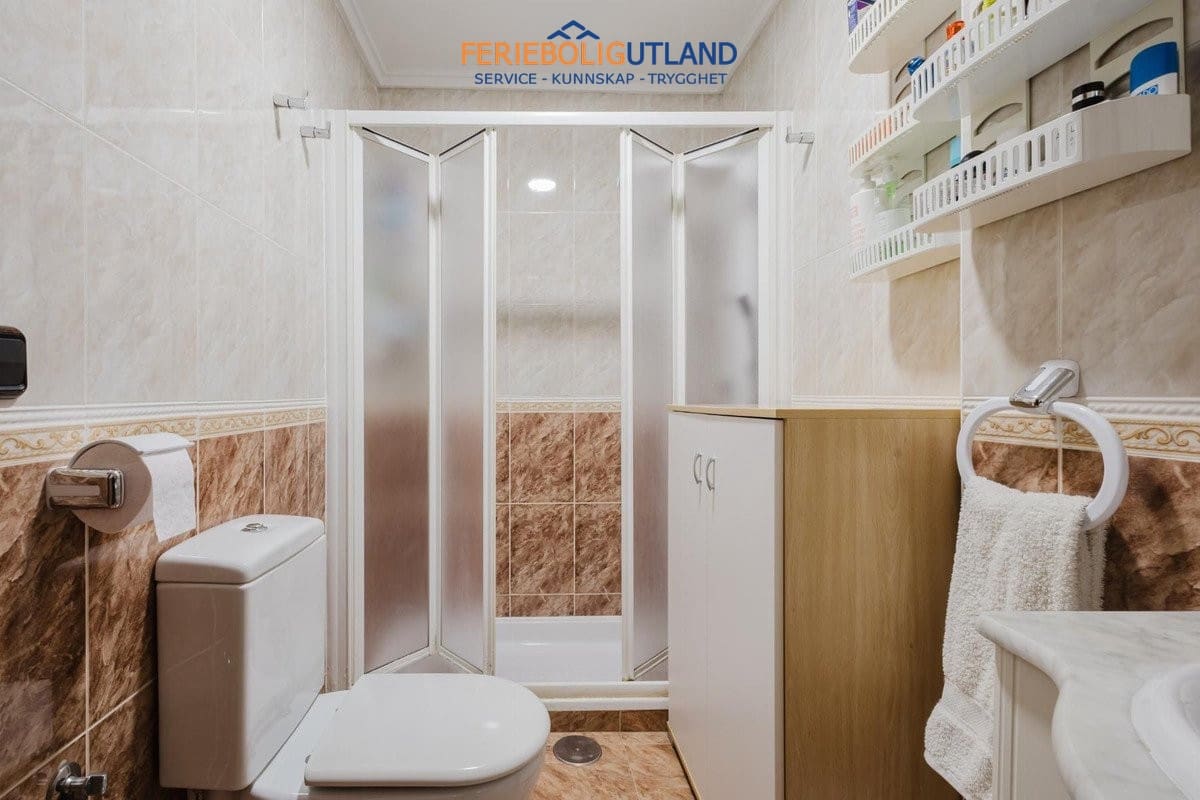 3 makuuhuone Huoneisto myytävänä paikassa Torrevieja mukana uima-altaan - 239 000 € (Ref: 10001086)