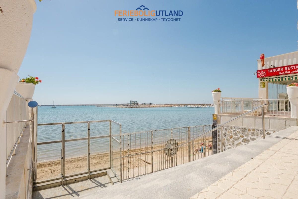 3 makuuhuone Huoneisto myytävänä paikassa Torrevieja mukana uima-altaan - 239 000 € (Ref: 10001086)
