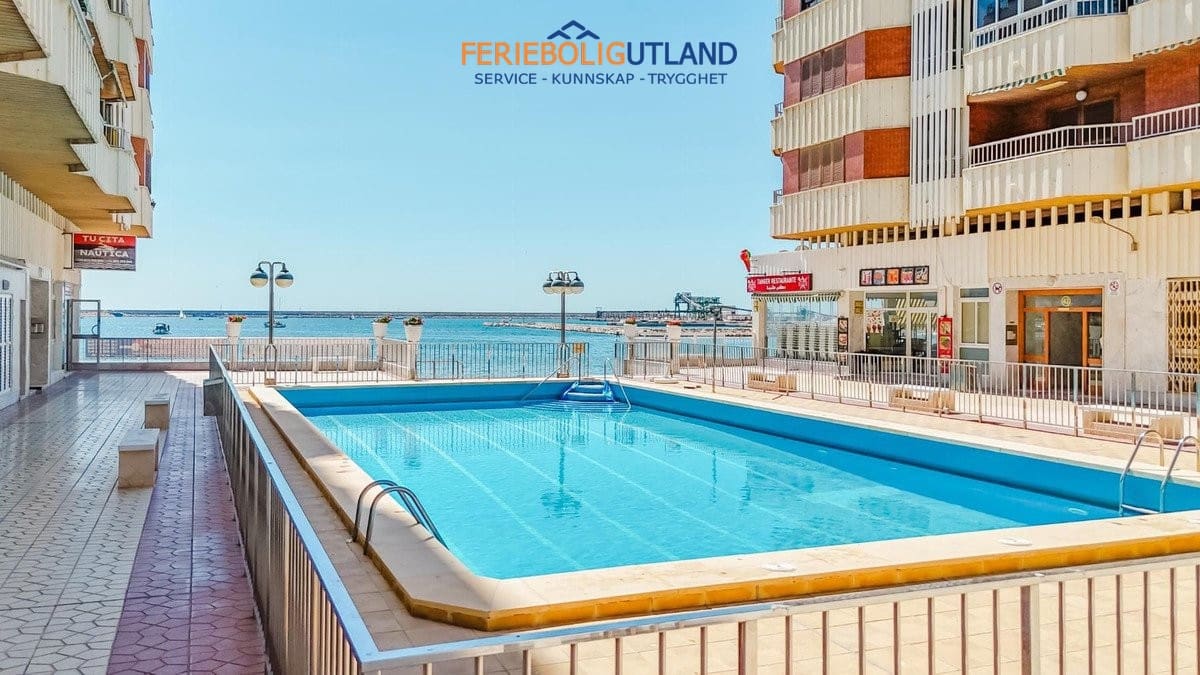 3 makuuhuone Huoneisto myytävänä paikassa Torrevieja mukana uima-altaan - 239 000 € (Ref: 10001086)