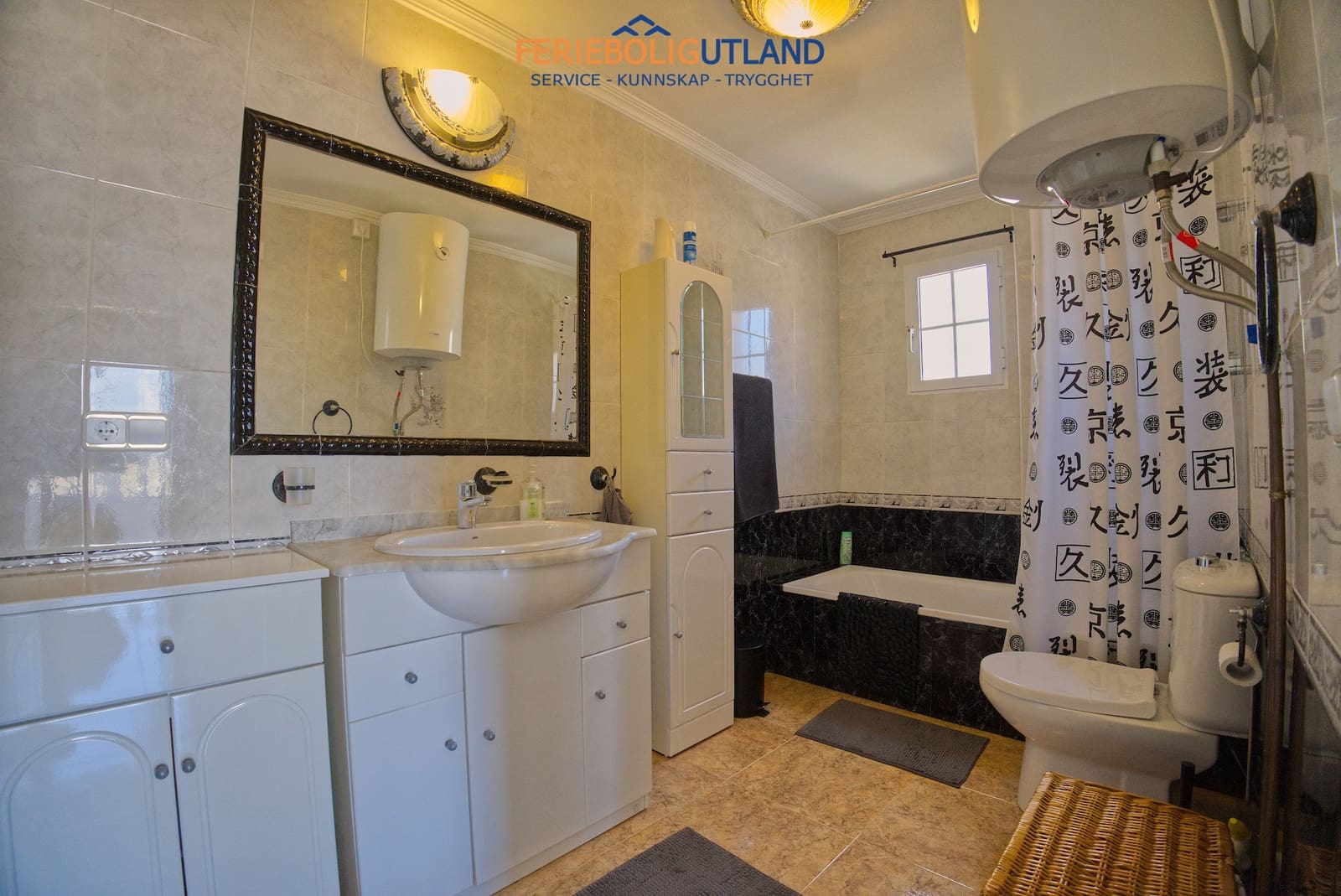 Chalet de 3 habitaciones en Torrevieja en venta con piscina garaje - 415.000 € (Ref: 10001087)