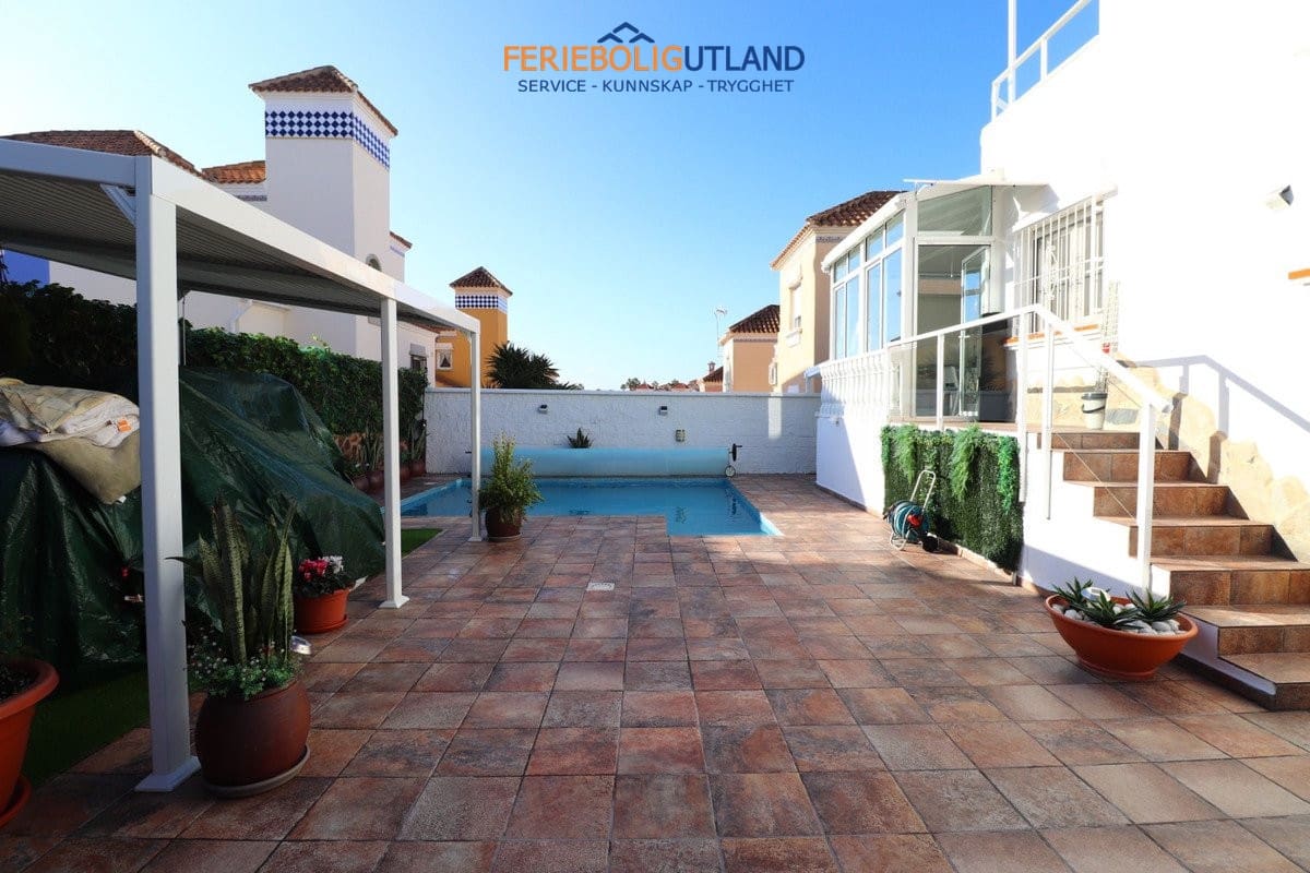 4 sypialnia Willa na sprzedaż w San Miguel de Salinas z basenem garażem - 399 000 € (Ref: 10001090)