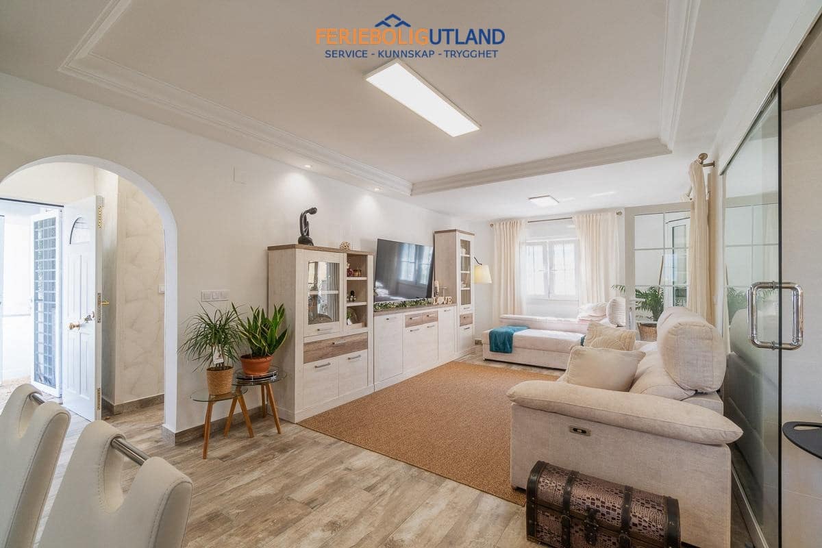 4 sypialnia Willa na sprzedaż w San Miguel de Salinas z basenem garażem - 399 000 € (Ref: 10001090)