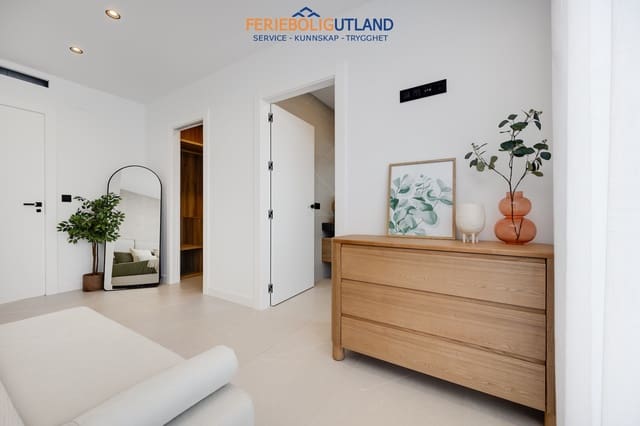 3 soveværelse Villa til salg i Aguas Nuevas, Torrevieja med swimmingpool - € 595.000 (Ref: 10001091)