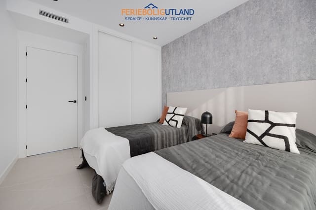 3 soveværelse Villa til salg i Aguas Nuevas, Torrevieja med swimmingpool - € 595.000 (Ref: 10001091)
