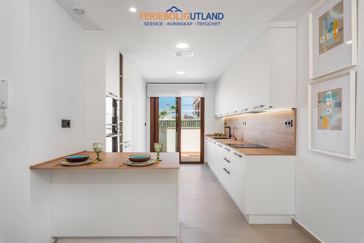 3 sypialnia Apartament na sprzedaż w Torrevieja z basenem garażem - 310 000 € (Ref: 10001096)