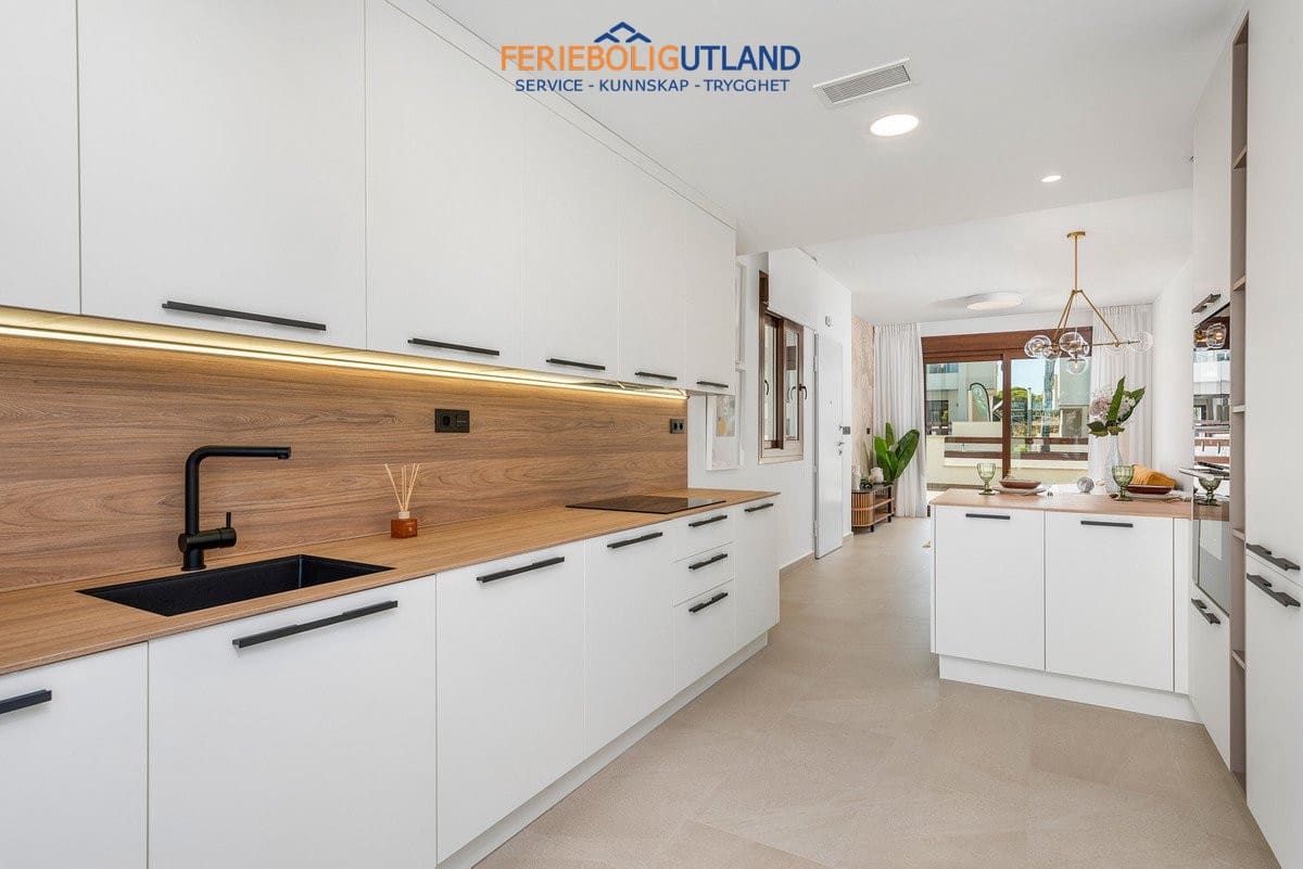 3 sypialnia Apartament na sprzedaż w Torrevieja z basenem garażem - 310 000 € (Ref: 10001096)