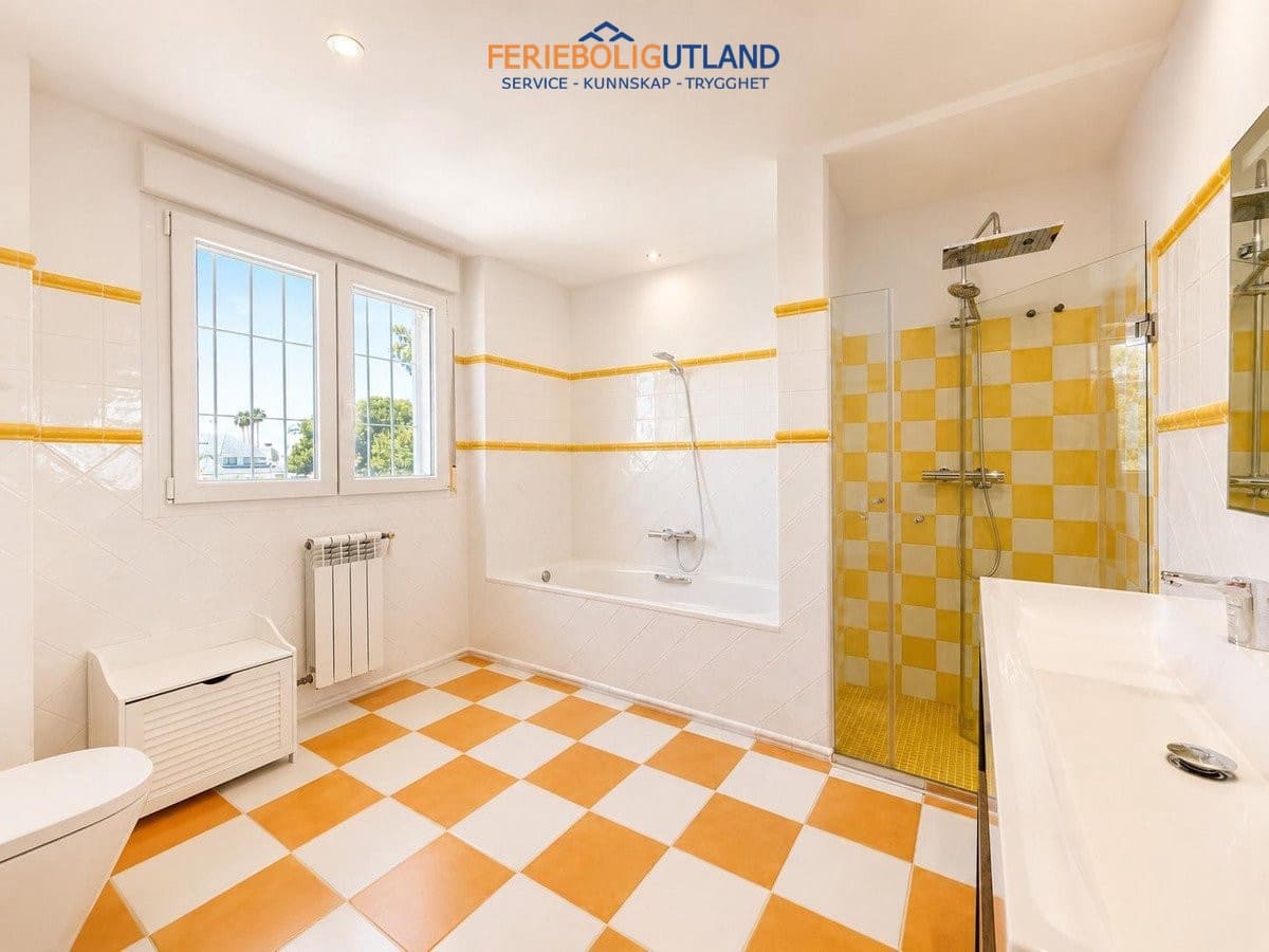 4 soveværelse Villa til salg i Campoamor med swimmingpool garage - € 1.225.000 (Ref: 10001098)