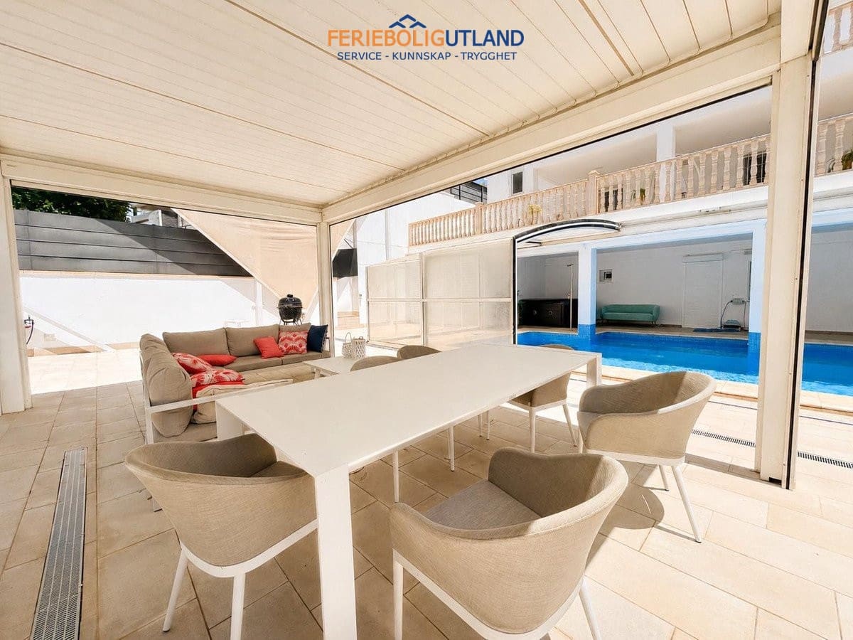 4 soveværelse Villa til salg i Campoamor med swimmingpool garage - € 1.225.000 (Ref: 10001098)