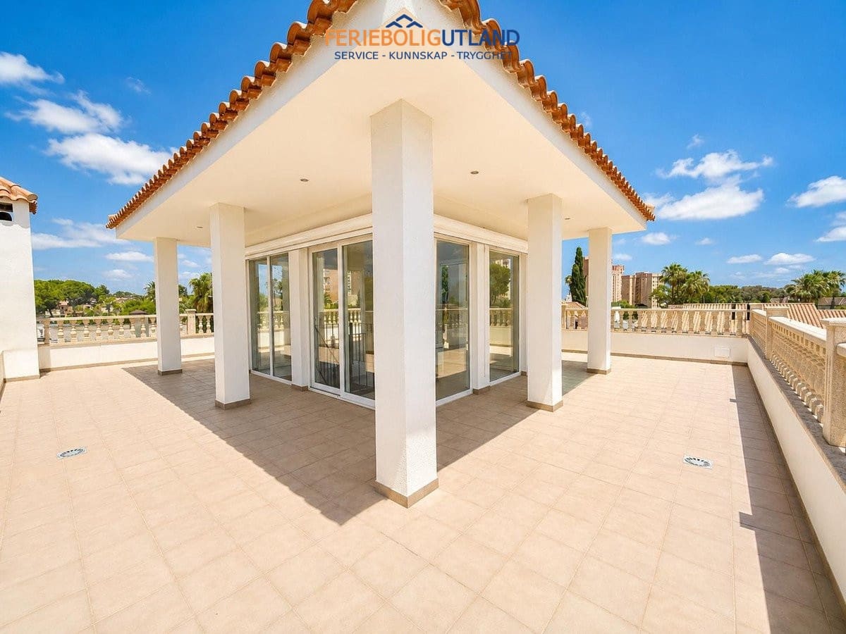 4 soveværelse Villa til salg i Campoamor med swimmingpool garage - € 1.225.000 (Ref: 10001098)