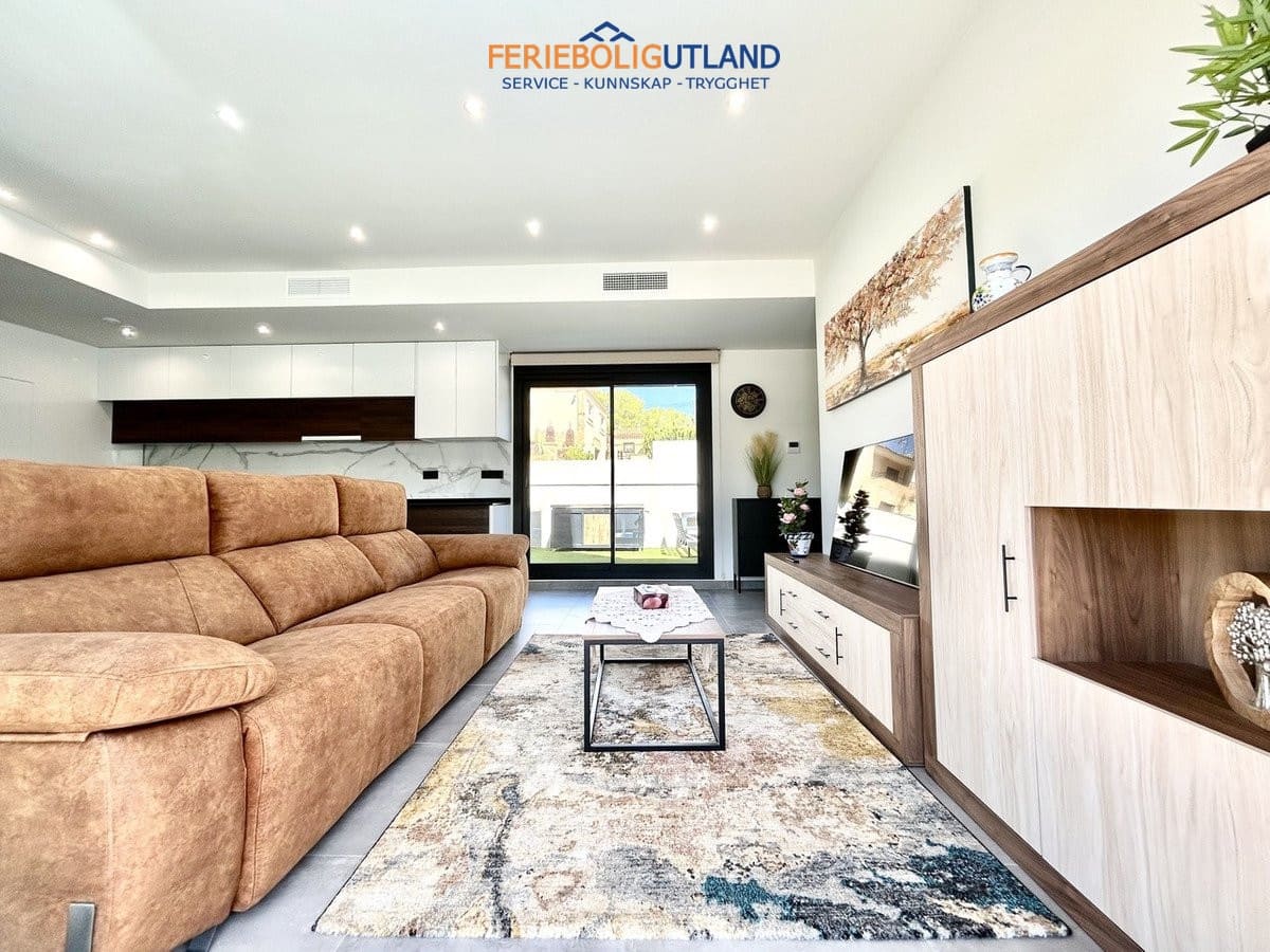 2 chambre Villa/Maison à vendre à Villamartin avec piscine garage - 425 000 € (Ref: 10001099)
