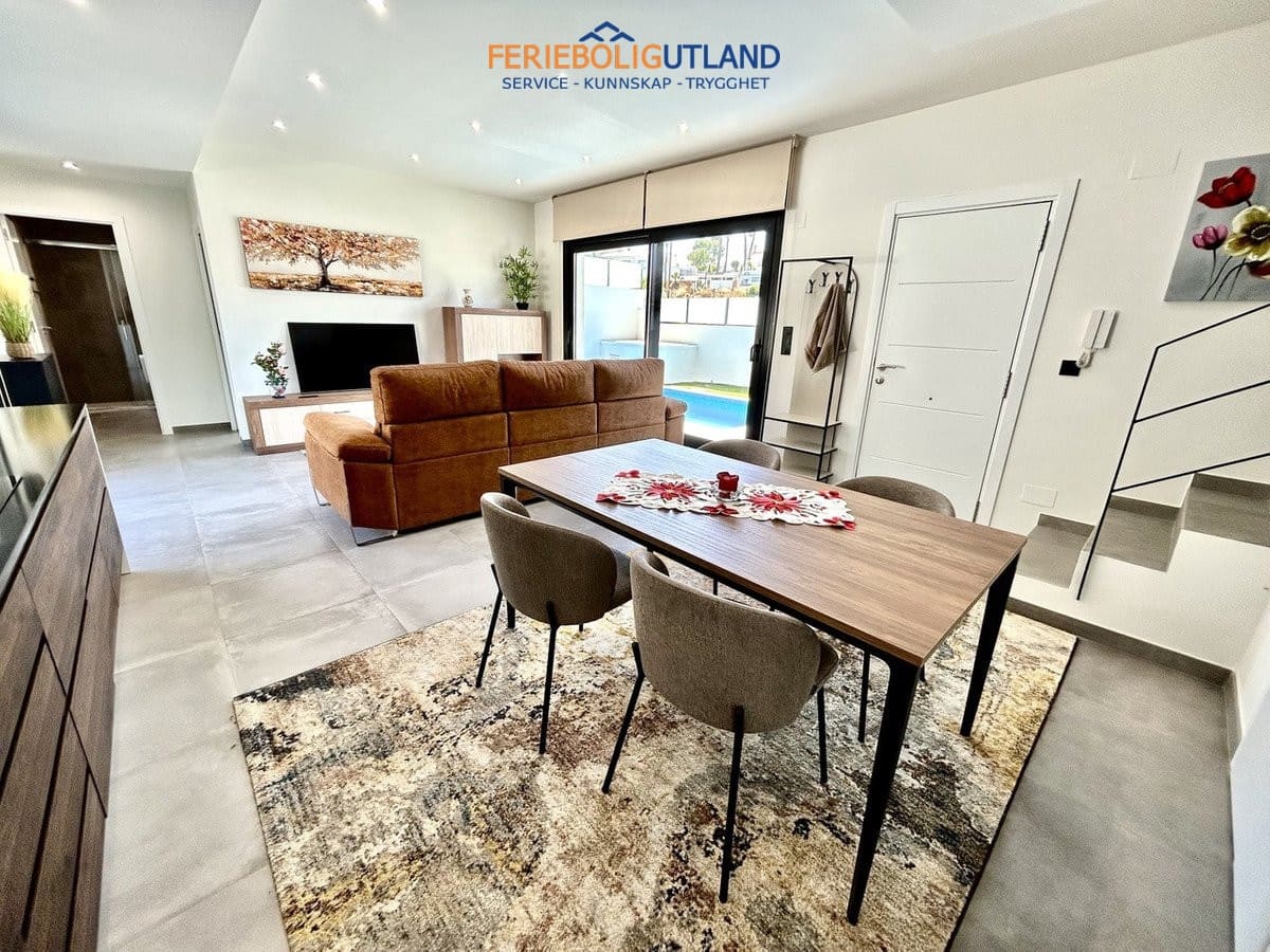 2 chambre Villa/Maison à vendre à Villamartin avec piscine garage - 425 000 € (Ref: 10001099)