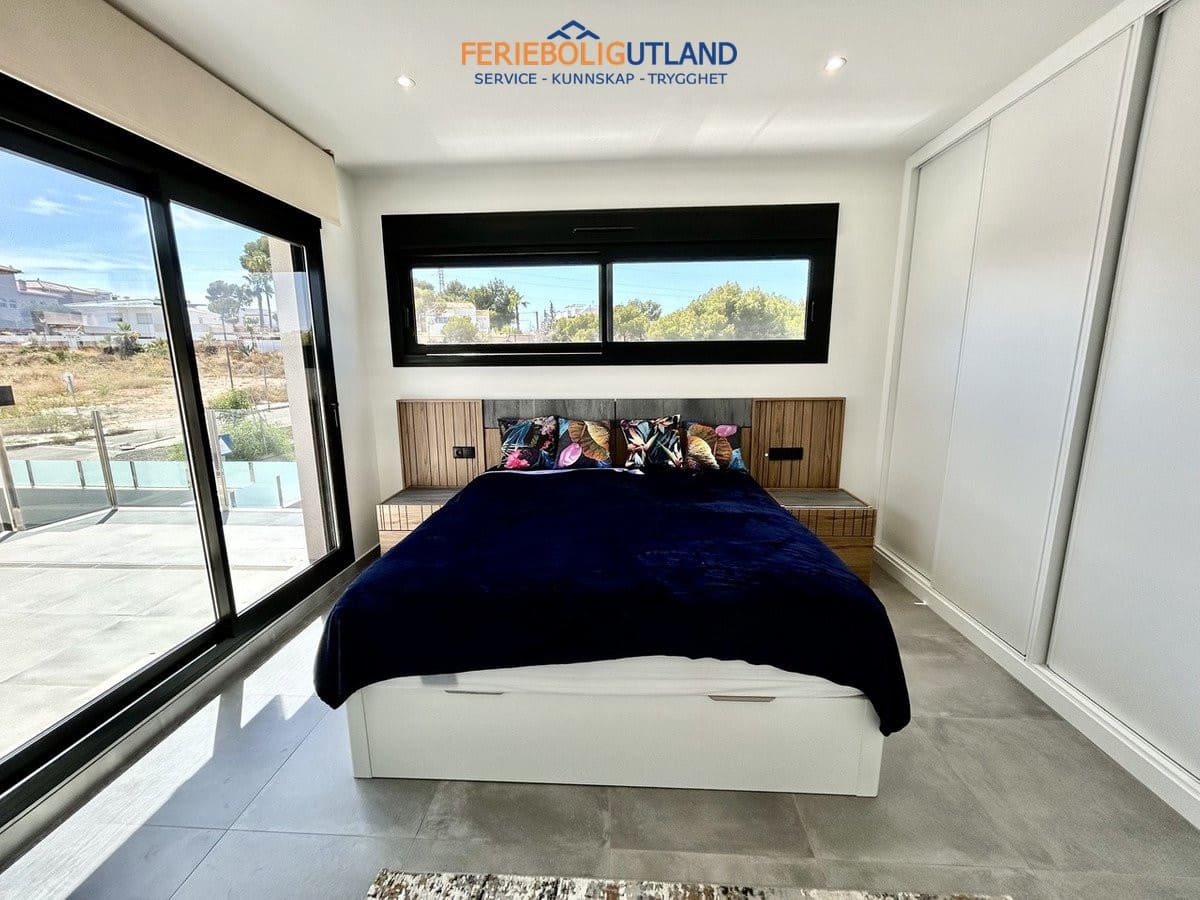 2 chambre Villa/Maison à vendre à Villamartin avec piscine garage - 425 000 € (Ref: 10001099)