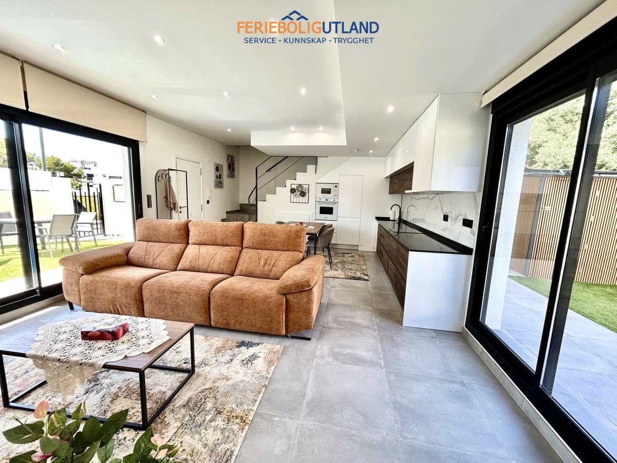 2 chambre Villa/Maison à vendre à Villamartin avec piscine garage - 425 000 € (Ref: 10001099)