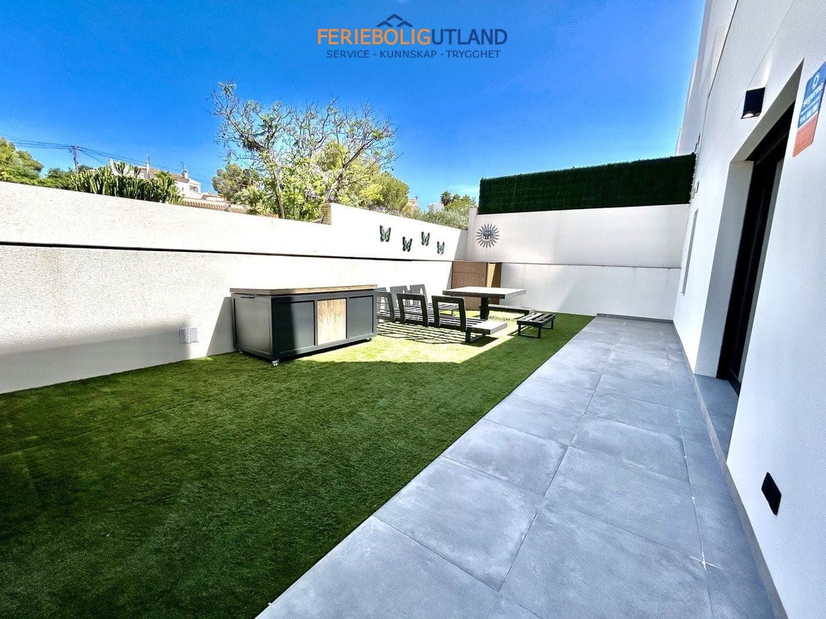 2 chambre Villa/Maison à vendre à Villamartin avec piscine garage - 425 000 € (Ref: 10001099)